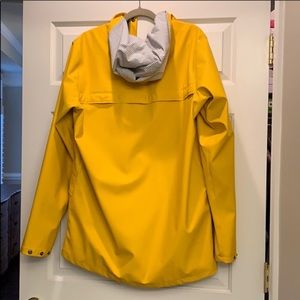 Helly Hansen Raincoat (Men’s Large)